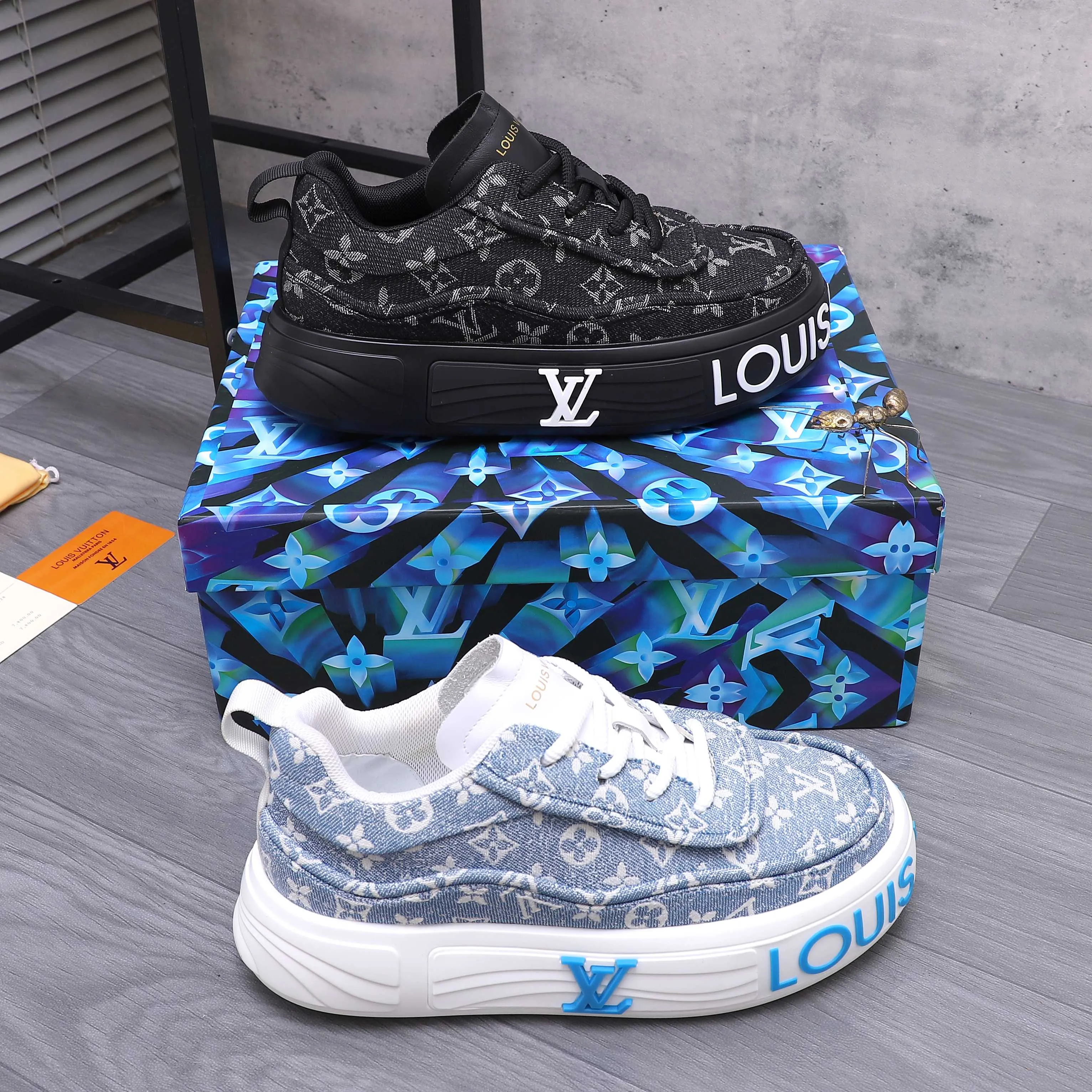 Men's shoes 💰560 Product trademark: LV [Louis Vuitton] casual shoes, regular size. Size: 38-46 (38.45.46 is custom-made and non-returnable) Product materials: Selected breathable denim woven upper, cowhide insole, mesh lining, original outsole